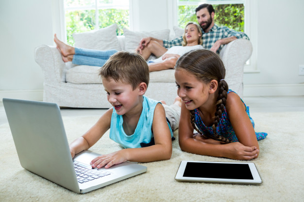children-using-laptop-front-parents-home_107420-31860